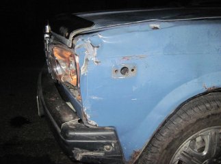 П’яний водій на своєму автомобілі збив мотоцикл, на якому їхали неповнолітній юнак з дівчиною (ФОТО)