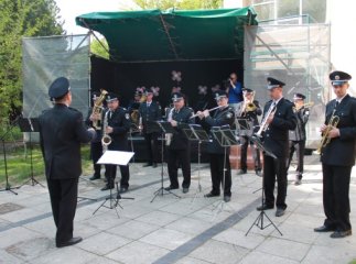Оркестр поліції Закарпаття відкрив "Сакуру-Фест" в Ужгороді