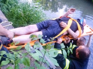 На Закарпатті в річці виявили непритомного чоловіка