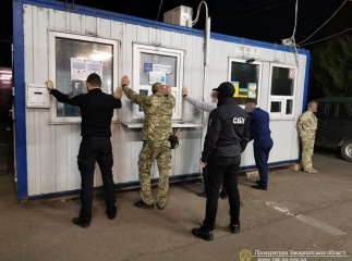 Правоохоронці викрили схему систематичного отримання хабарів посадовцями ДФС