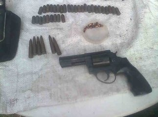 Берегівчанин незаконно зберігав вдома пістолет та набої