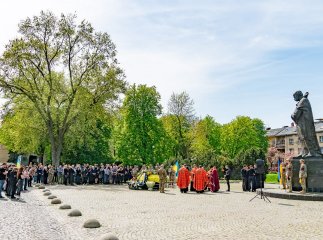 Ужгород попрощався з Героєм, який добровольцем пішов на війну