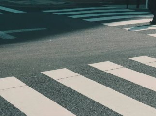 Не всі водії про це знають: на якій відстані від пішохідного переходу дозволена зупинка авто