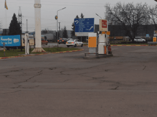 Перекриті в’їзди на АЗС, працюють поліцейські і рятувальники: місцеві ЗМІ повідомляють про спецоперацію у Мукачеві