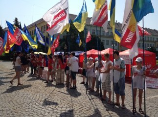 Мукачівські опозиціонери сьогодні взяли участь у форумі біля будівлі ОДА (ФОТО)