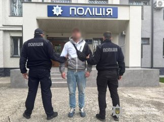 Судитимуть чоловіка, який намагався продати артефакти, знайдені на околиці Ужгорода Судитимуть чоловіка, який намагався продати артефакти, знайдені на околиці Ужгорода