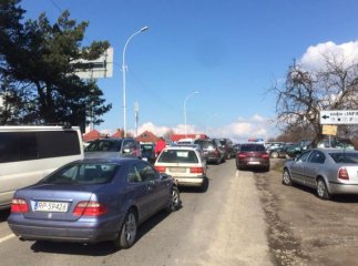 Проблема "пересічок": водії автомобілів з іноземними номерами вийшли на протести Проблема "пересічок": водії автомобілів з іноземними номерами вийшли на протести