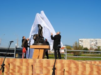 У Мукачеві відкрили пам’ятник “Великій воді” У Мукачеві відкрили пам’ятник “Великій воді”