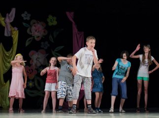 Один день із життя літнього табору, що діє у ПАДІЮНі, прикрасили КВНом