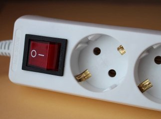 У розетках буде 230 вольт замість 220: що це означає та чи потрібно щось міняти вдома