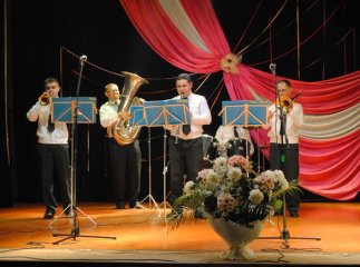 Всіх жінок Мукачівщини привітали з 8 Березня у Будинку культури (ФОТОРЕПОРТАЖ)