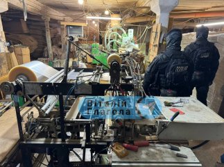 Правоохоронці проводять обшуки у підпільному цеху з виготовлення цигарок, — журналіст