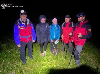 Туристка з Ужгорода заблукала в Карпатах: рятувальники прийшли на допомогу Туристка з Ужгорода заблукала в Карпатах: рятувальники прийшли на допомогу