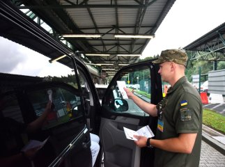 Виїзд за кордон: для українців хочуть запровадити зміни Виїзд за кордон: для українців хочуть запровадити зміни