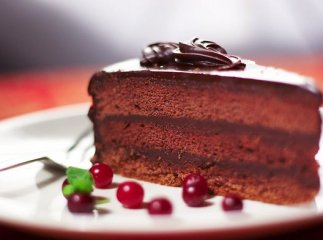 Під час благодійного аукціону ужгородці скуштують найбільший торт в історії обласного центру