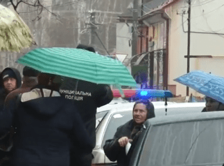 "Мабуть, ми повинні помирати з голоду", – люди у Мукачеві поскаржилися на дії муніципалів