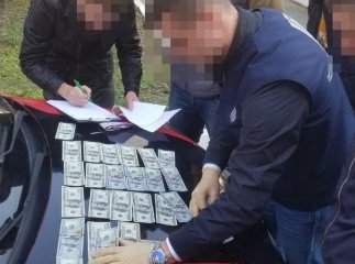На Закарпатті посадовець шантажував підприємця та вимагав щомісячні «відкати»