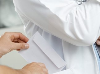 Головного лікаря одного з медичних закладів Закарпаття затримали при отриманні хабара