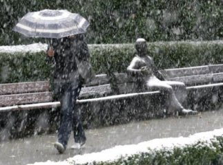 В Україні очікується погіршення погодних умов, падатиме сніг