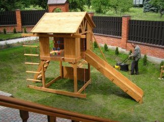 В Хусті відкрили дитячий майданчик