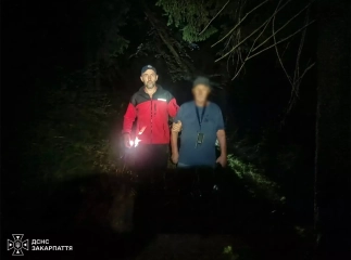 Рятувальники розшукали грибника, який заблукав у лісі