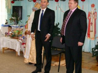 До Чинадіївського дитячого будинку із подарунками навідались працівники податкової служби (ФОТО)