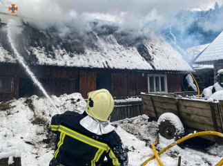 У Міжгір’ї вогнеборці гасили пожежу У Міжгір’ї вогнеборці гасили пожежу