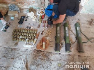 Бійці КОРДу затримали закарпатця, який переховував цілий арсенал засобів ураження