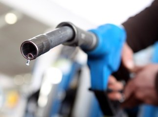 Частину дизельного пального в Україні фарбуватимуть у червоний колір: для чого Частину дизельного пального в Україні фарбуватимуть у червоний колір: для чого