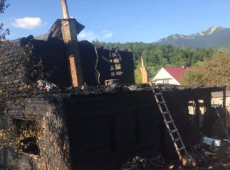 На Міжгірщині вогонь перетворив будинок на купу попелу