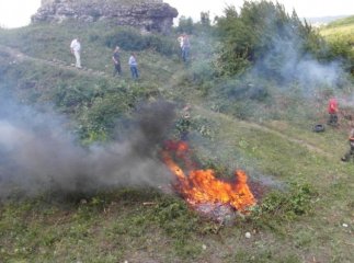 Вчора горіла територія Виноградівського замку (ФОТО)