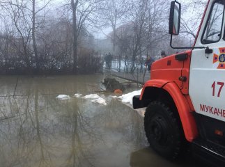 У Ракошині через розлив річки ускладнився рух на кількох сільських вулицях
