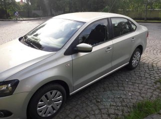 Прес-секретарю голови Закарпатської обласної ради пошкодили машину