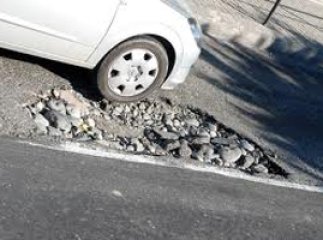 В одному із сіл Мукачівщини сильна злива перетворила місцеву дорогу на непрохідну (ВІДЕО)