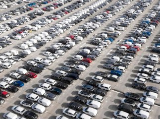 Смаки населення і бізнесу щодо легковиків розійшлися в березні