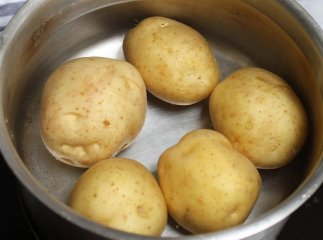 Що робити з водою після варіння овочів: поради для дому і городу Що робити з водою після варіння овочів