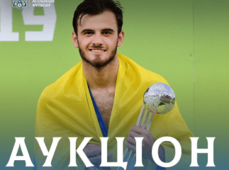 Футболіст із Закарпаття виставив на аукціон індивідуальну нагороду, аби допомогти ЗСУ