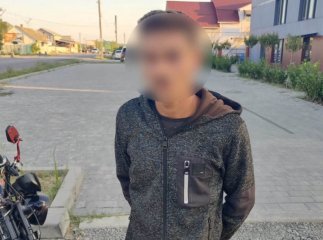 Їхав без номерних знаків, а відповість за інше: у Мукачеві затримали порушника