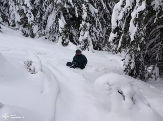 Знайдено чоловіка, який пішов у гори кататись на сноуборді та заблукав