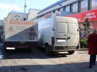 У пішохідній частині Мукачева мікроавтобус збив пішохода