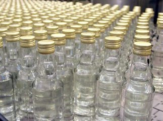 На Рахівщині поліцейські вилучили близько 80 літрів "лівого" алкоголю