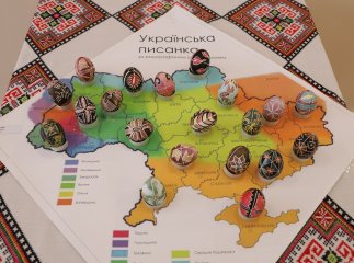 В Ужгороді стартувала благодійна виставка-продаж "Світ писанки"