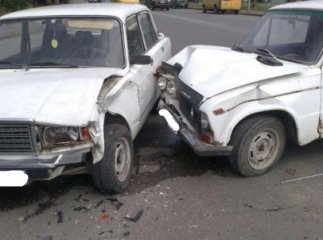 На вулиці Гагаріна в Ужгороді зіткнулись два "Жигулі"