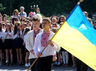 У більшості шкіл Ужгорода пролунав останній дзвоник