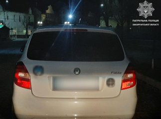 За добу патрульним двічі пропонували хабар: що порушили водії