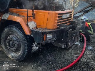 На Тячівщині зайнявся автомобіль