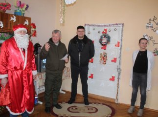 Меценат Андрій Петьовка завітав у будинок-інтернат з дарунками для дітей