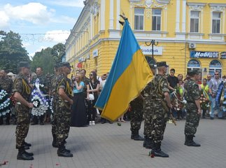 У Берегові провели в останню путь 19-річного воїна, який віддав своє життя за Україну (ФОТО)
