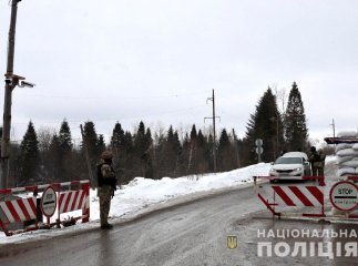 Перевіряють у всіх документи: на в’їзді в область працюють 4 блокпости