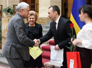 В облдержадміністрації нагородили найкращих платників податків за 2012-й (ФОТО)